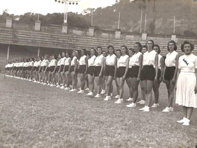 Alumnas en la
exhibición Escola Nacional de Educação Física e Desportos (ENEFD) en las
instalaciones de Fluminense F.C. (CDH, DNEFDyR 1672, p. 8)